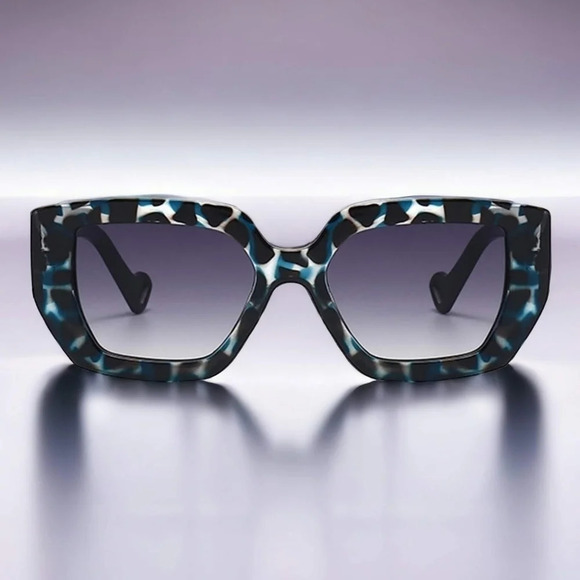 🆕️Retro Chunky Oversized Square Sunglasses - UV400 Protection + Case & Cloth 😎 - Picture 1 of 10